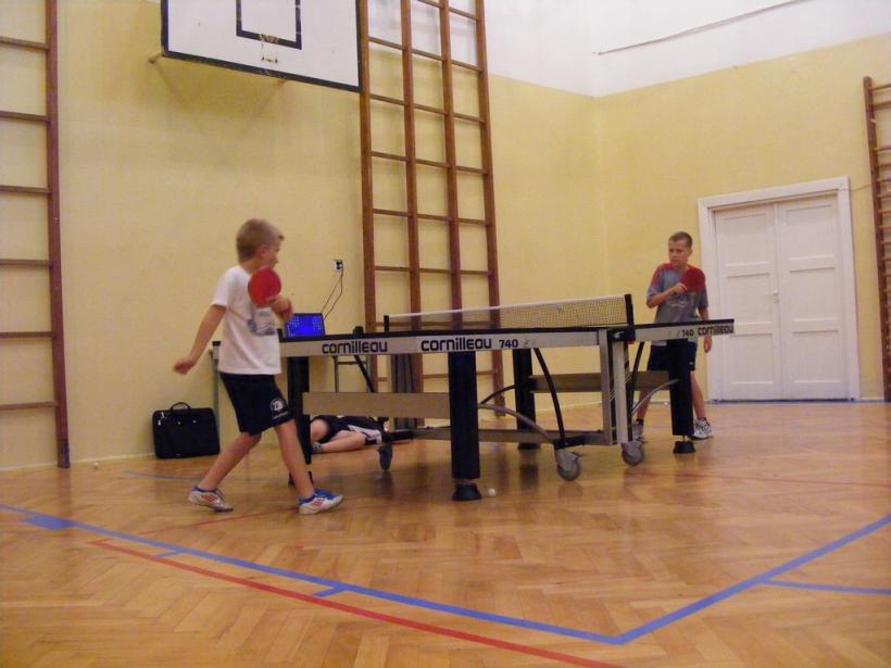 Noc z tenisem stołowym