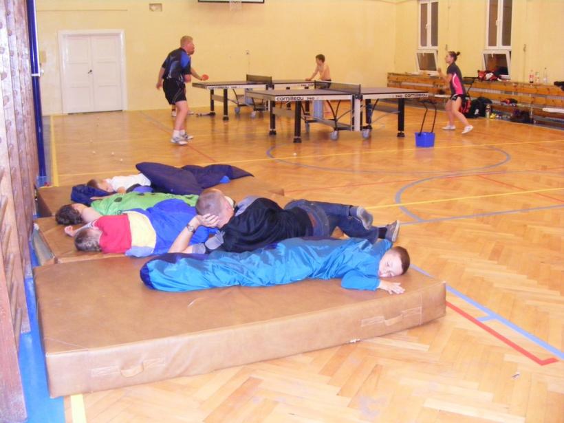 Noc z tenisem stołowym