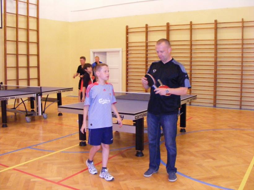 Noc z tenisem stołowym