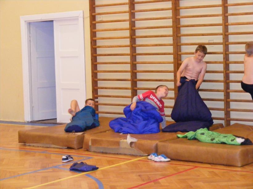 Noc z tenisem stołowym