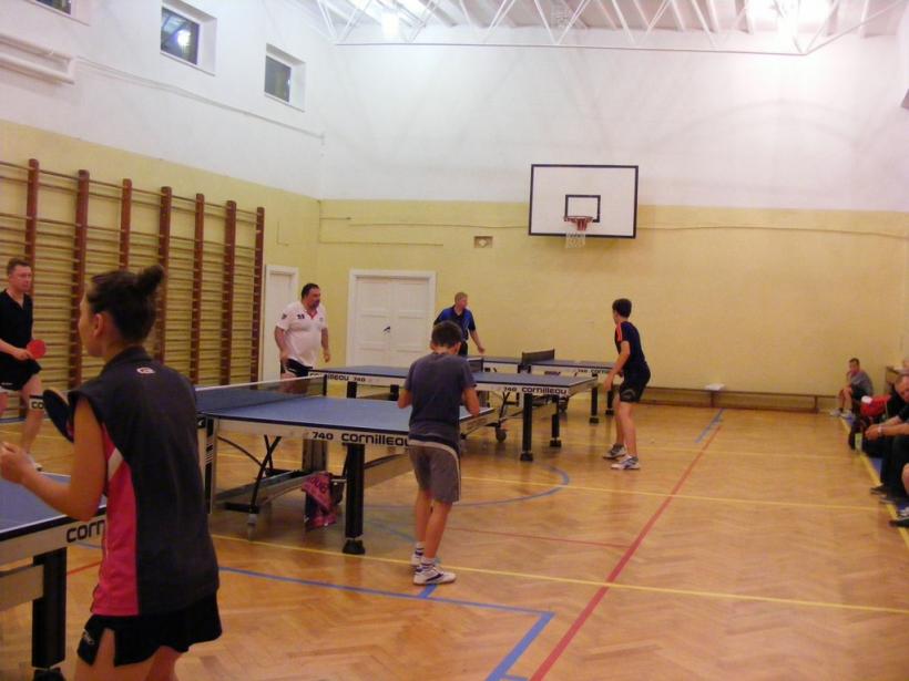 Noc z tenisem stołowym