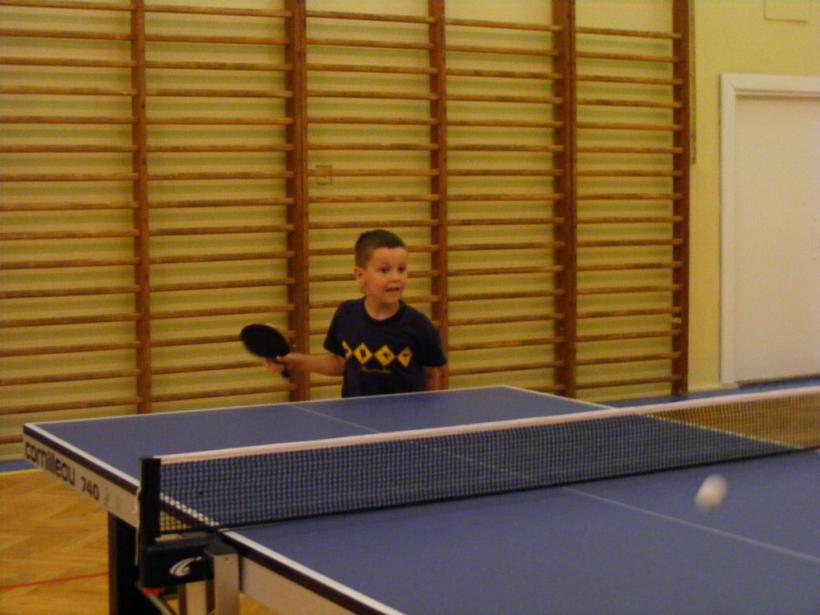 Noc z tenisem stołowym