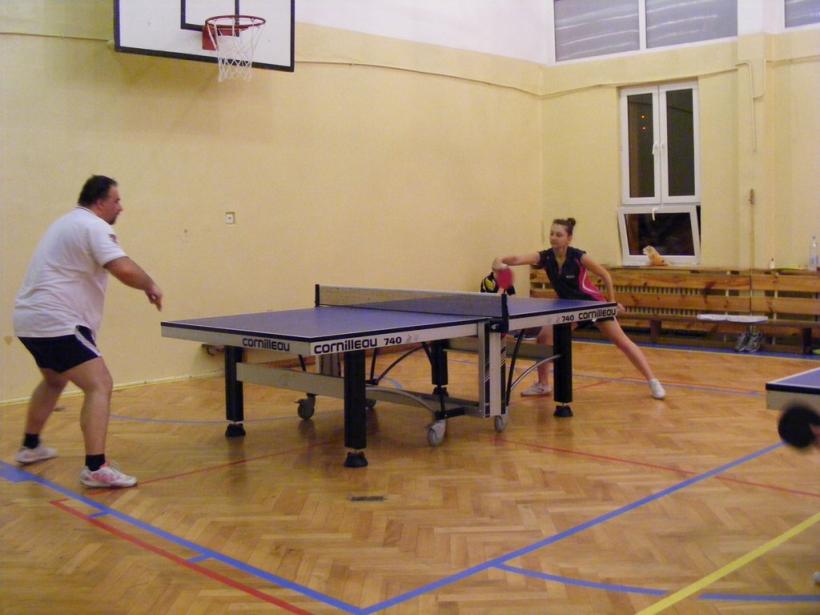 Noc z tenisem stołowym