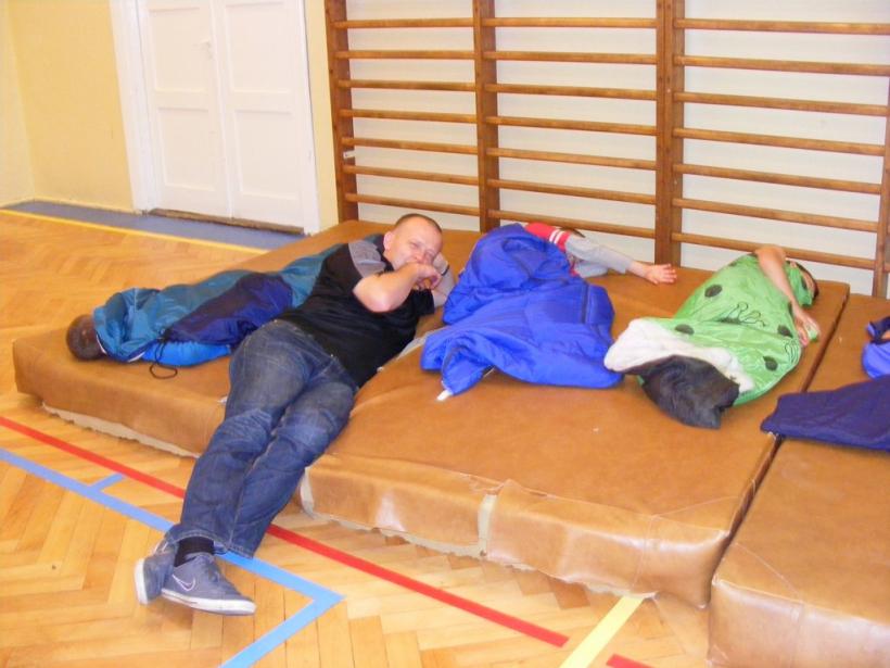 Noc z tenisem stołowym