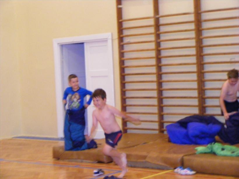 Noc z tenisem stołowym