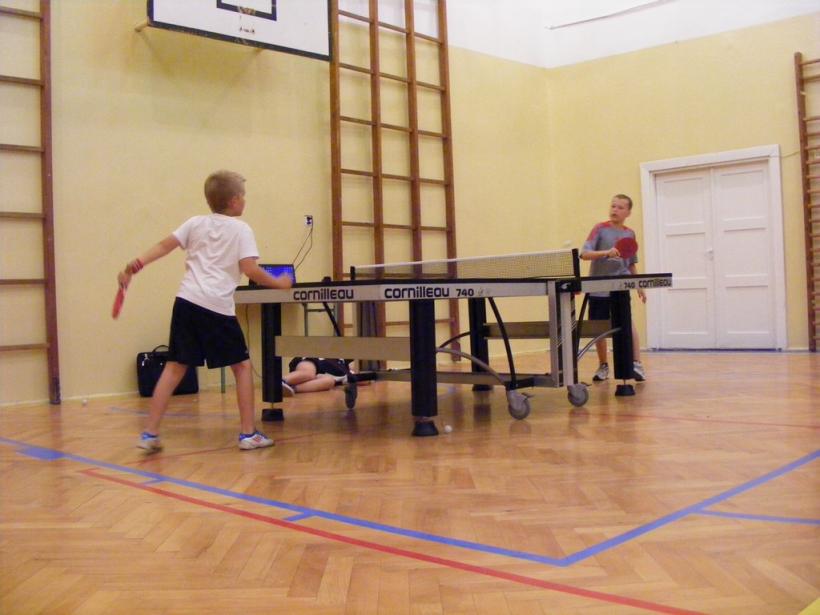 Noc z tenisem stołowym