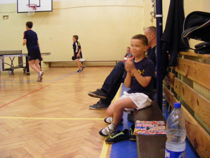 Noc z tenisem stołowym