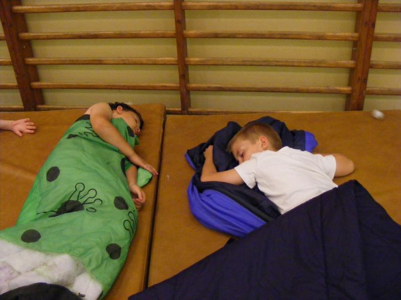 Noc z tenisem stołowym