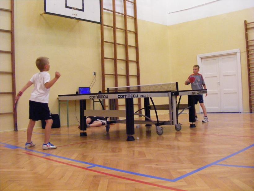 Noc z tenisem stołowym