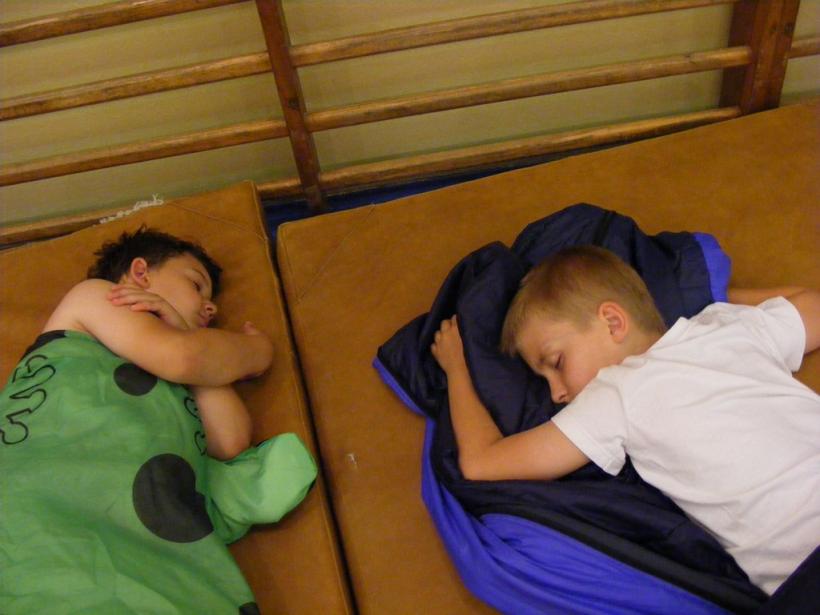 Noc z tenisem stołowym