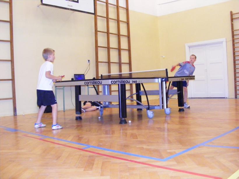 Noc z tenisem stołowym