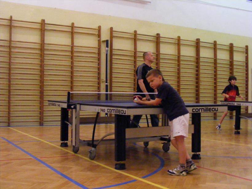 Noc z tenisem stołowym