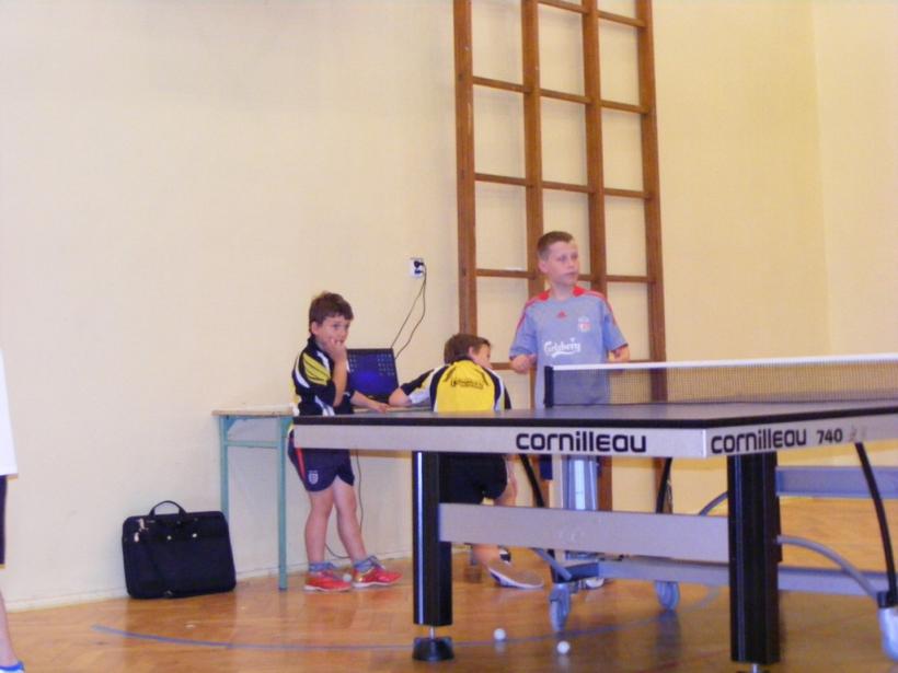 Noc z tenisem stołowym