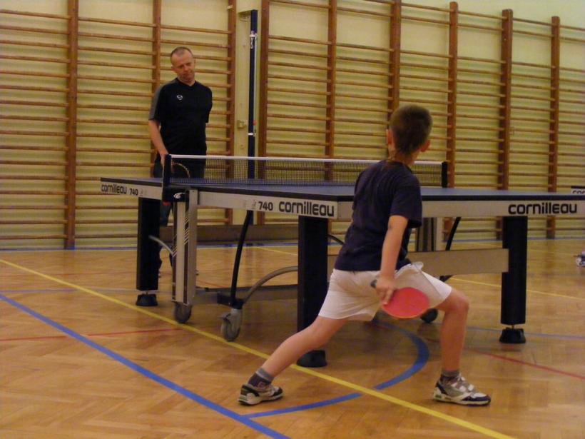 Noc z tenisem stołowym