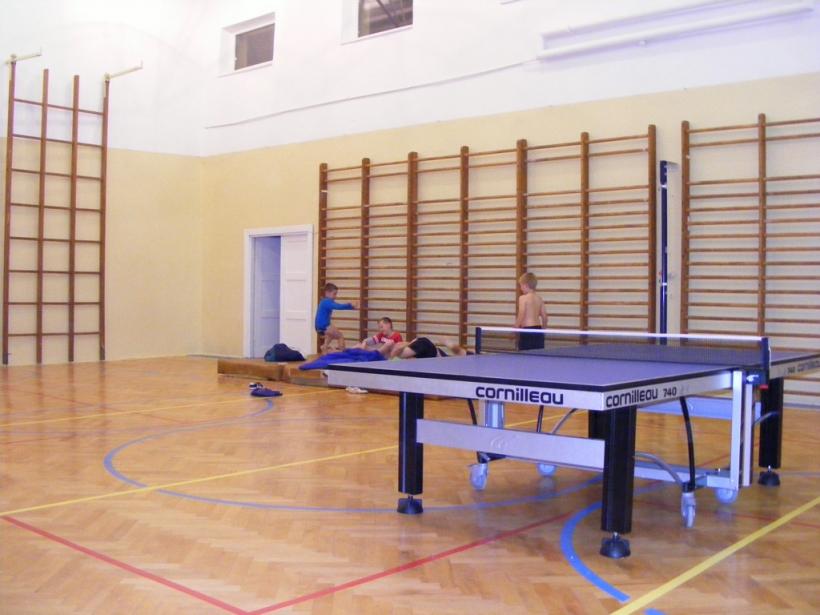 Noc z tenisem stołowym