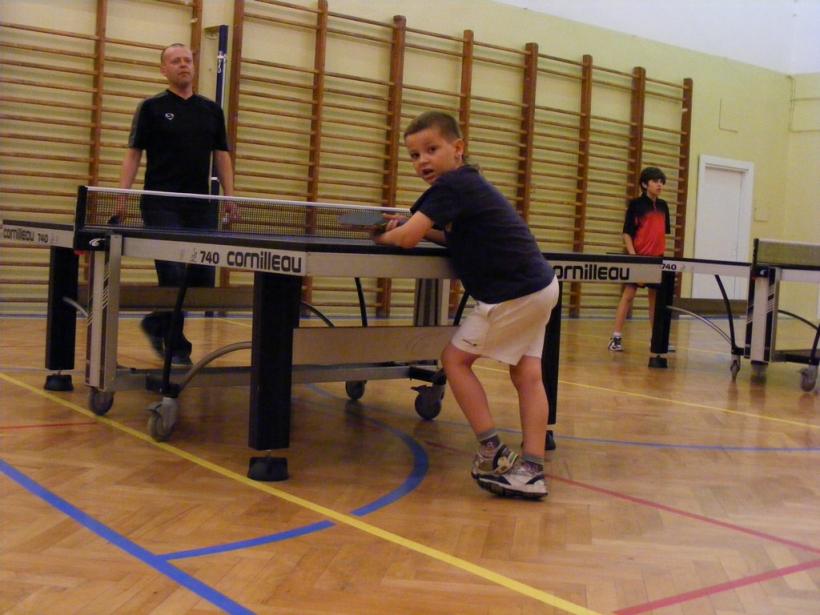 Noc z tenisem stołowym