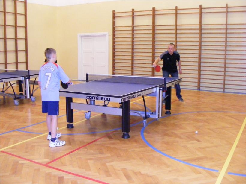 Noc z tenisem stołowym