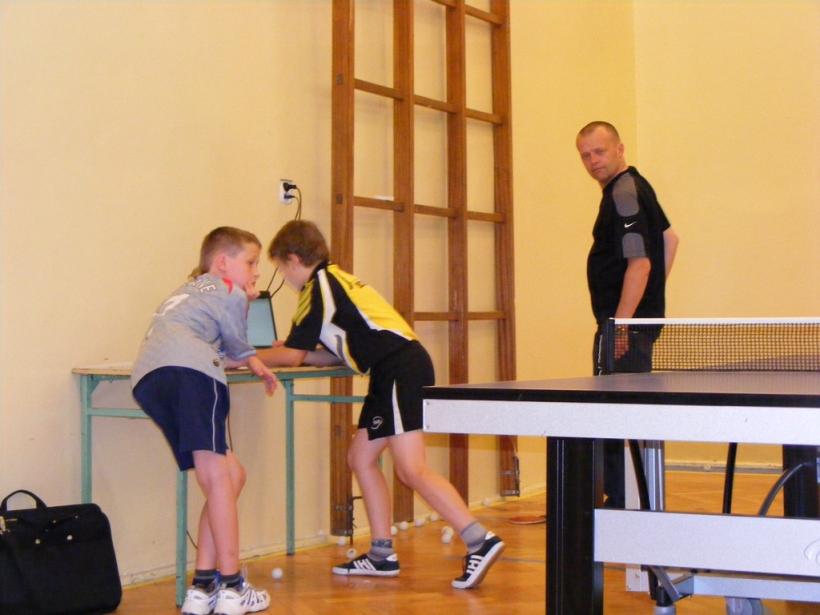 Noc z tenisem stołowym