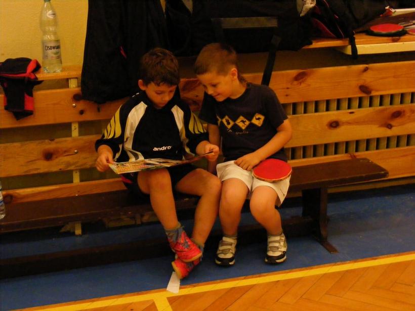 Noc z tenisem stołowym