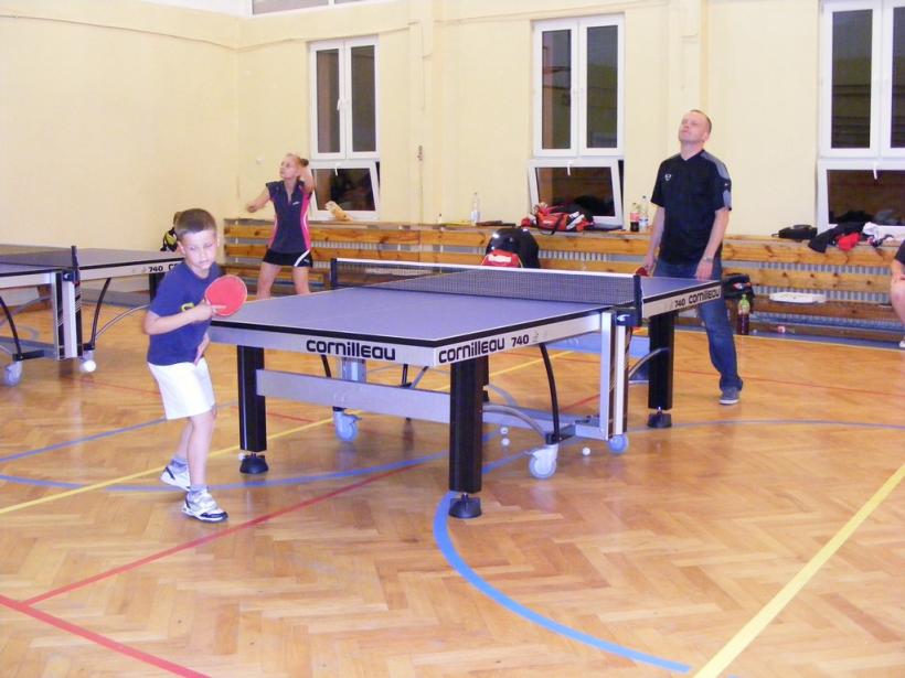 Noc z tenisem stołowym