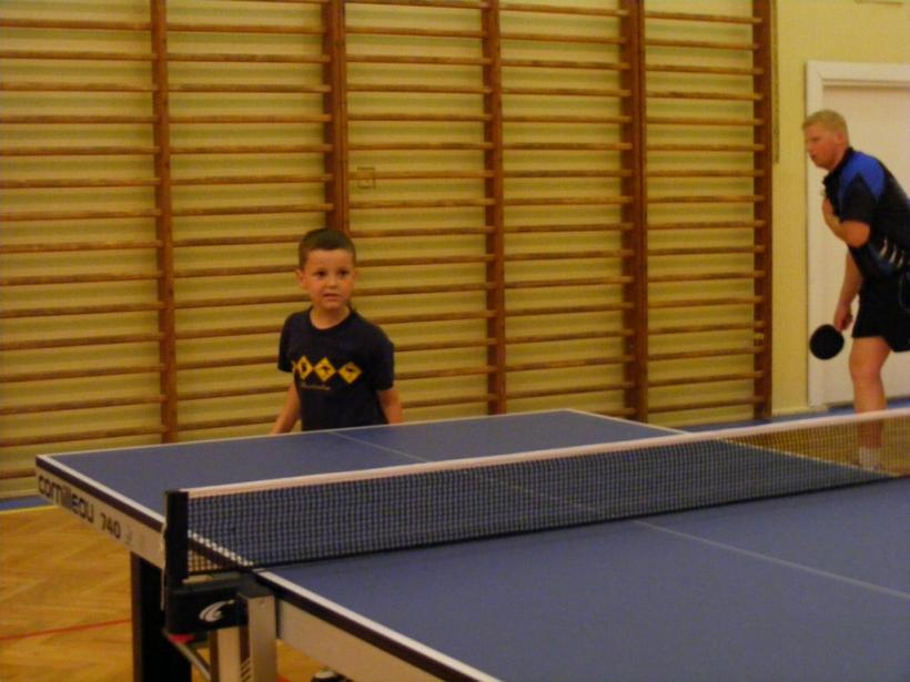 Noc z tenisem stołowym