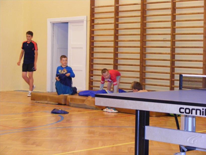 Noc z tenisem stołowym