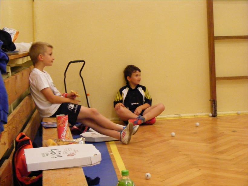 Noc z tenisem stołowym