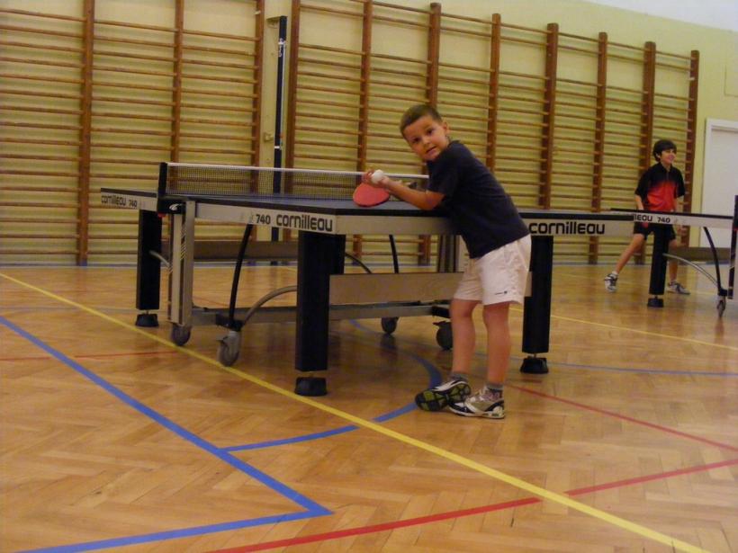 Noc z tenisem stołowym