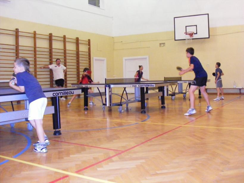 Noc z tenisem stołowym