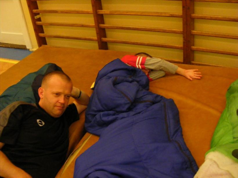 Noc z tenisem stołowym