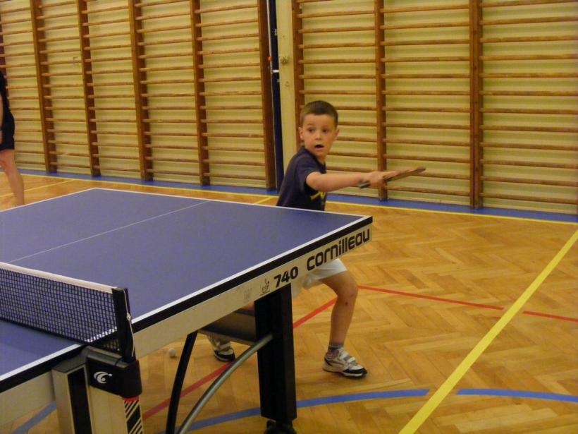 Noc z tenisem stołowym