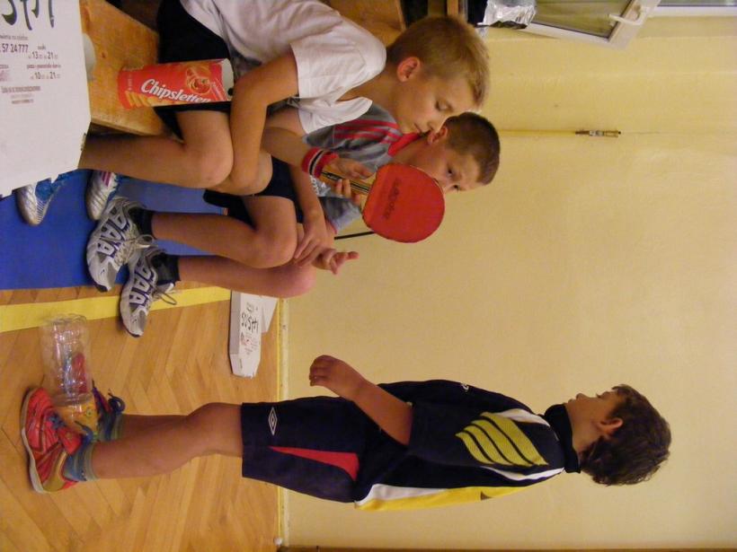 Noc z tenisem stołowym