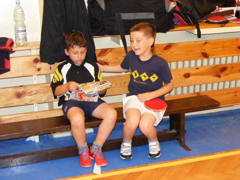 Noc z tenisem stołowym