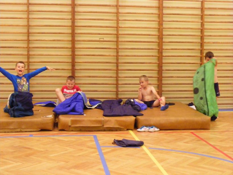 Noc z tenisem stołowym